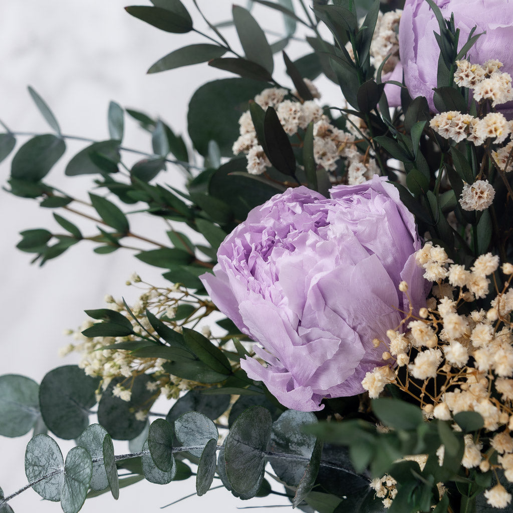 ramo de flores con peonias preservadas