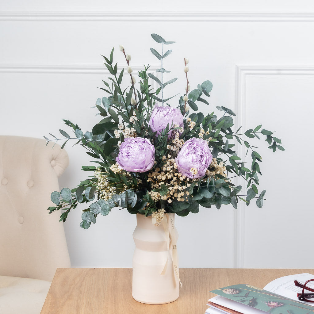 ramo de flores con peonias preservadas