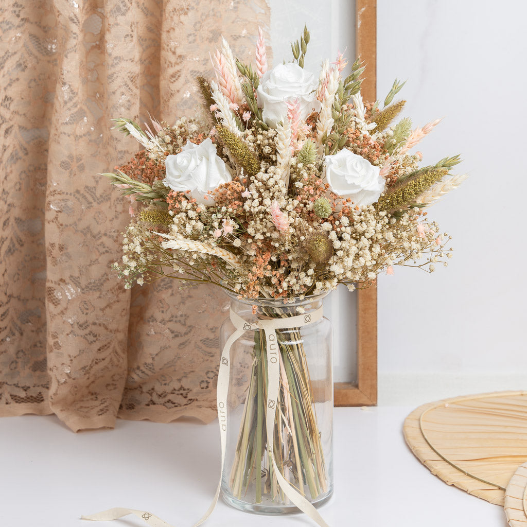 flores preservadas rosas blancas