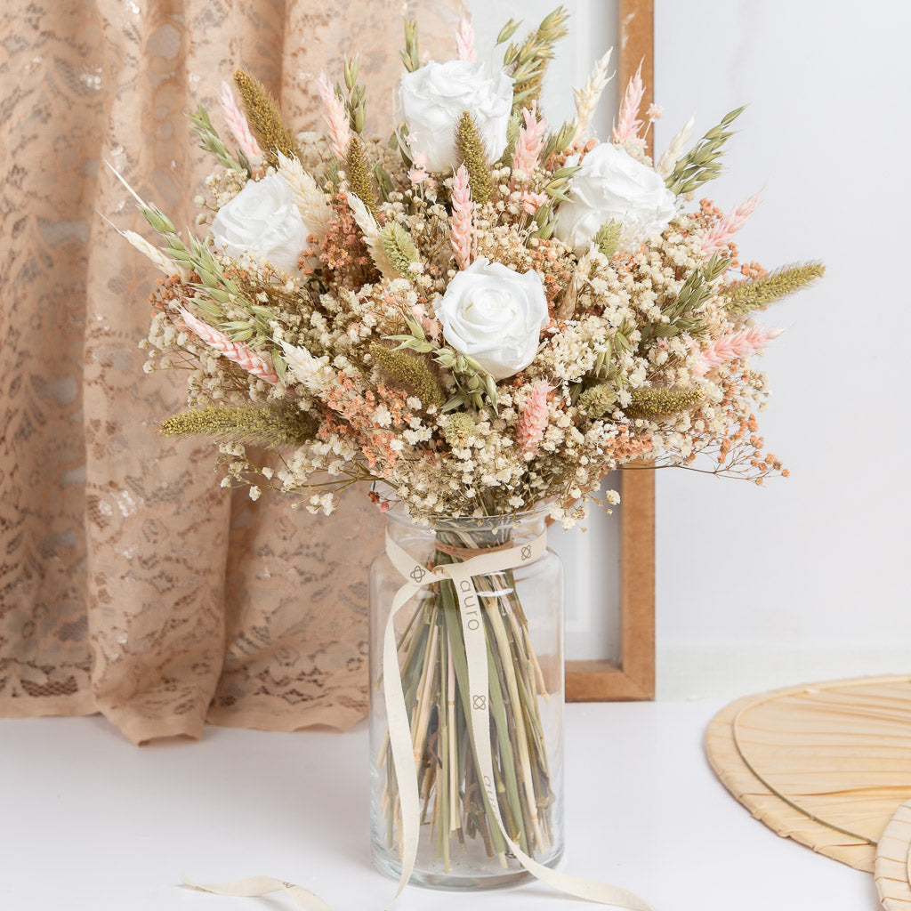 flores preservadas rosas blancas