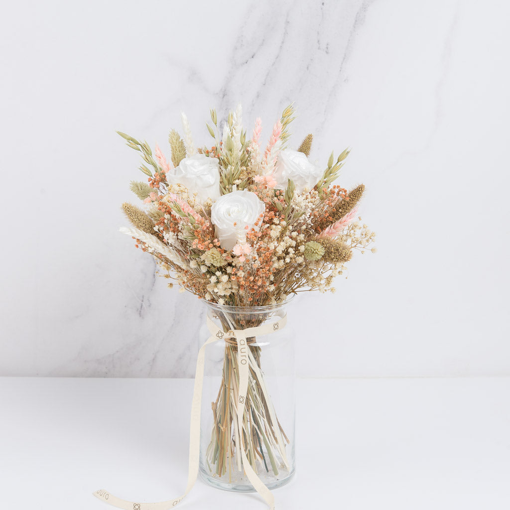 flores preservadas rosas blancas