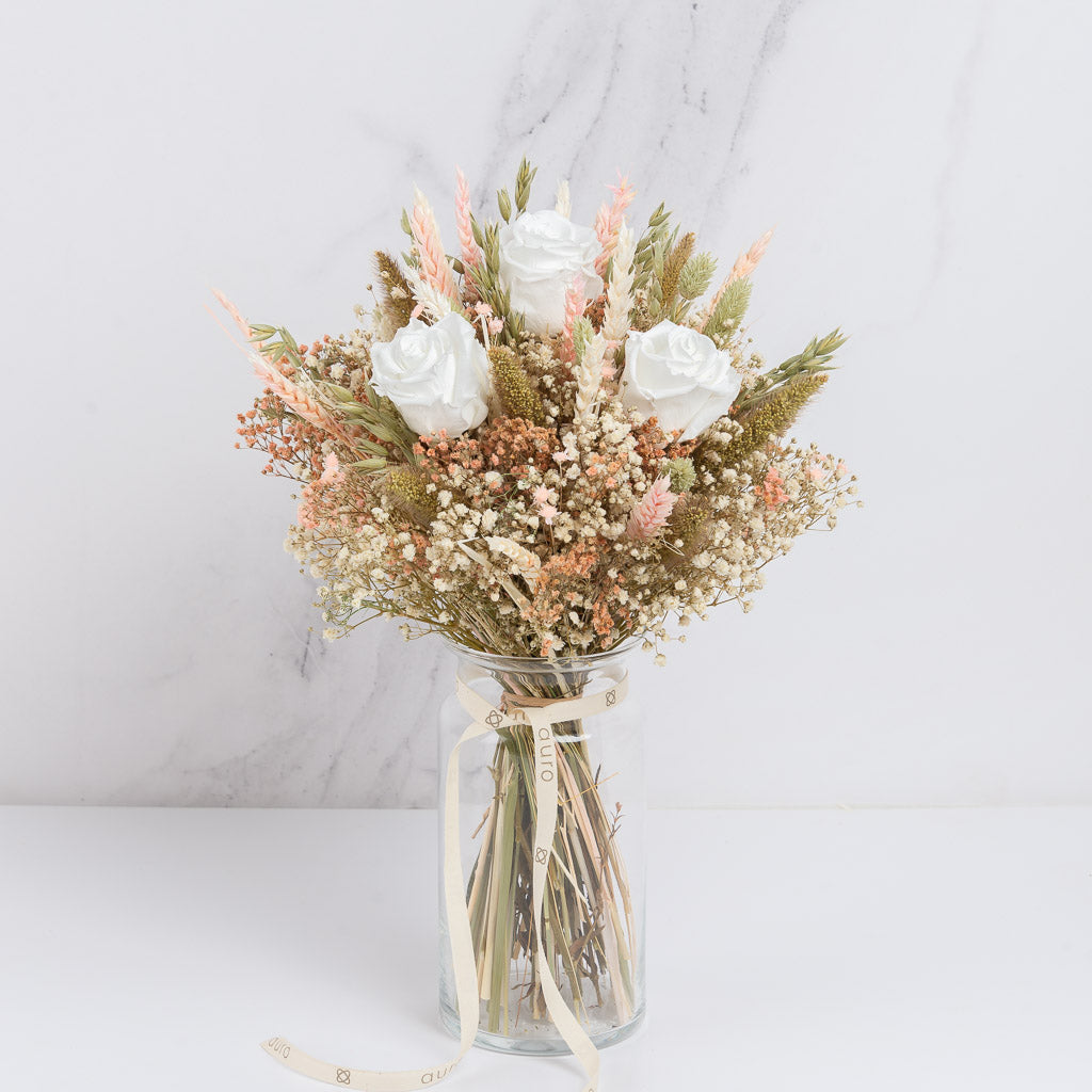 flores preservadas rosas blancas