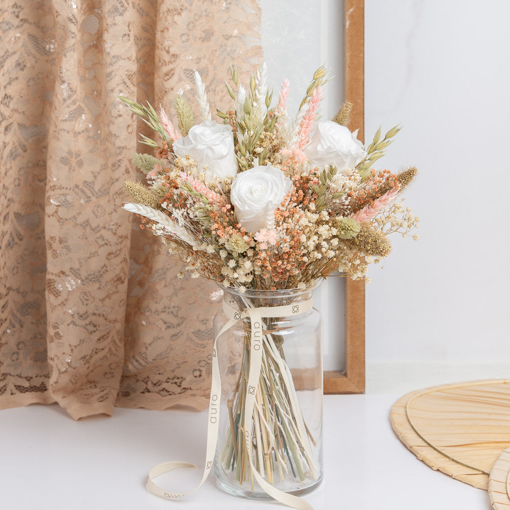 flores preservadas rosas blancas