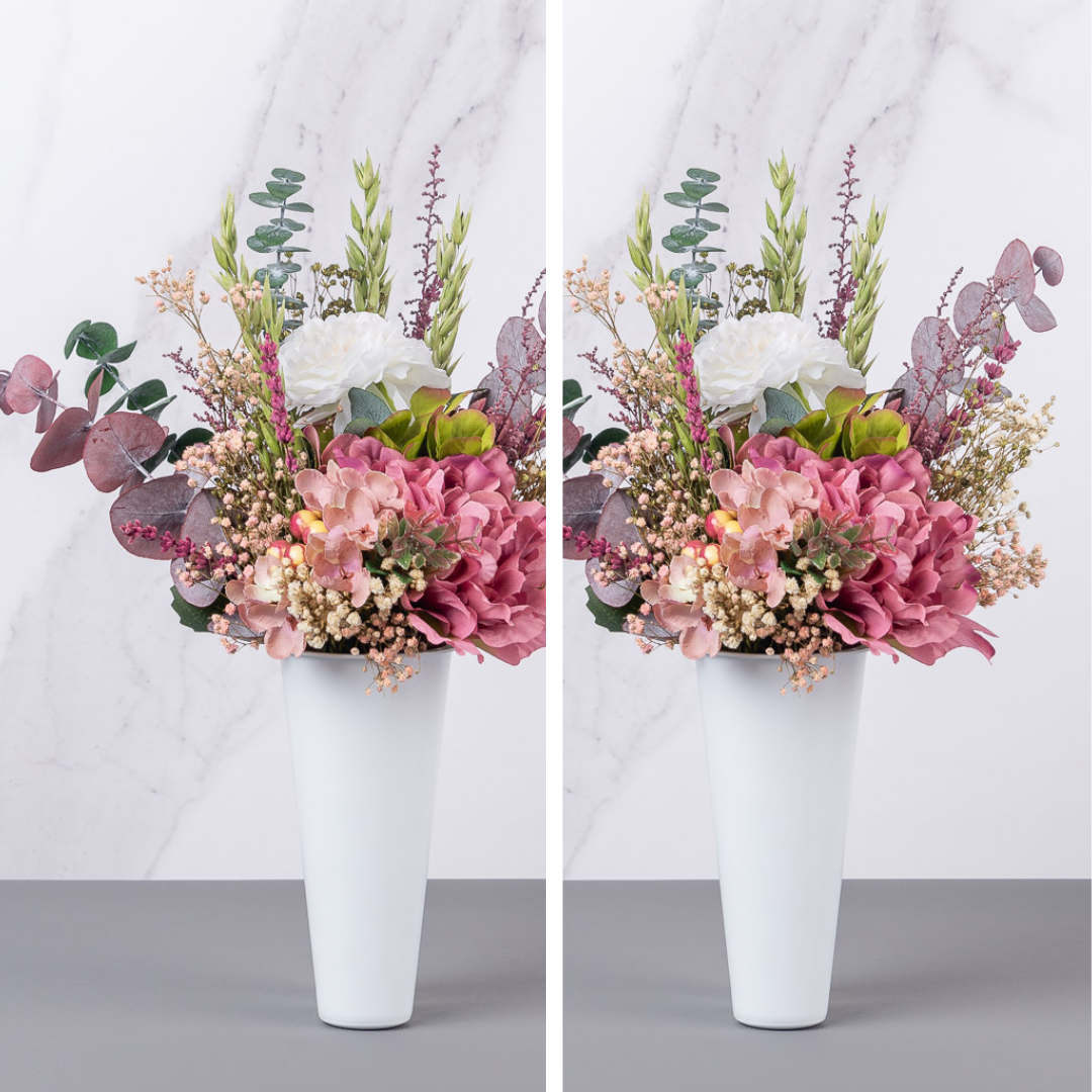 bucaro con arreglo de flores funerario con flores artificiales y preservadas. ideal para todos los santos.