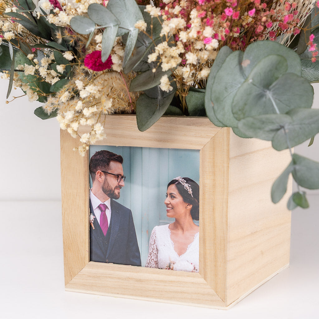 centro XL de flores preservadas personalizable con tu foto con hortensia y eucaliptus