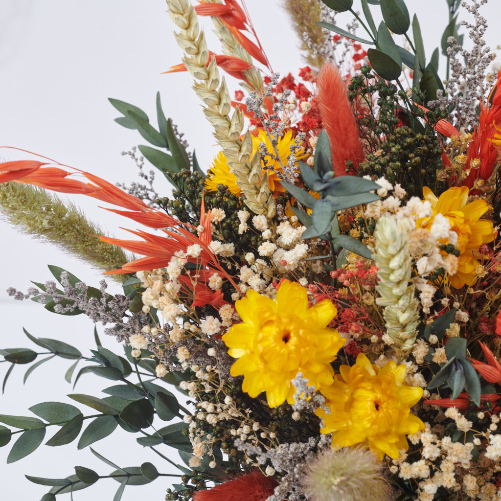 flores preservadas con eucaliptus