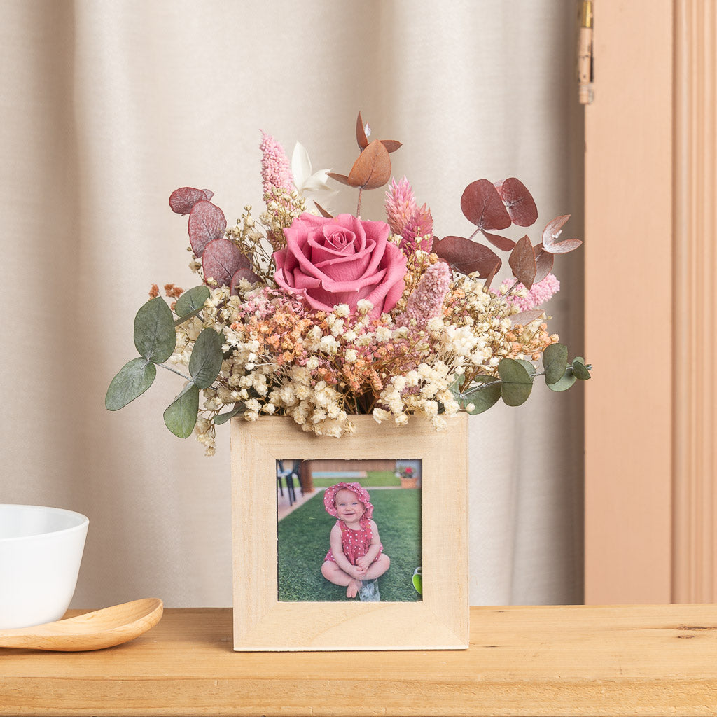 centro de rosa preservada y foto