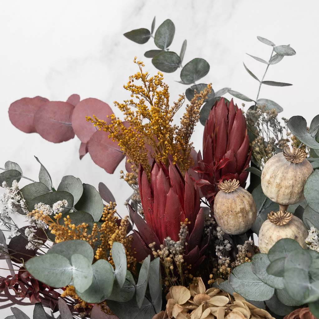 centro otoñal de Navidad de flores preservadas