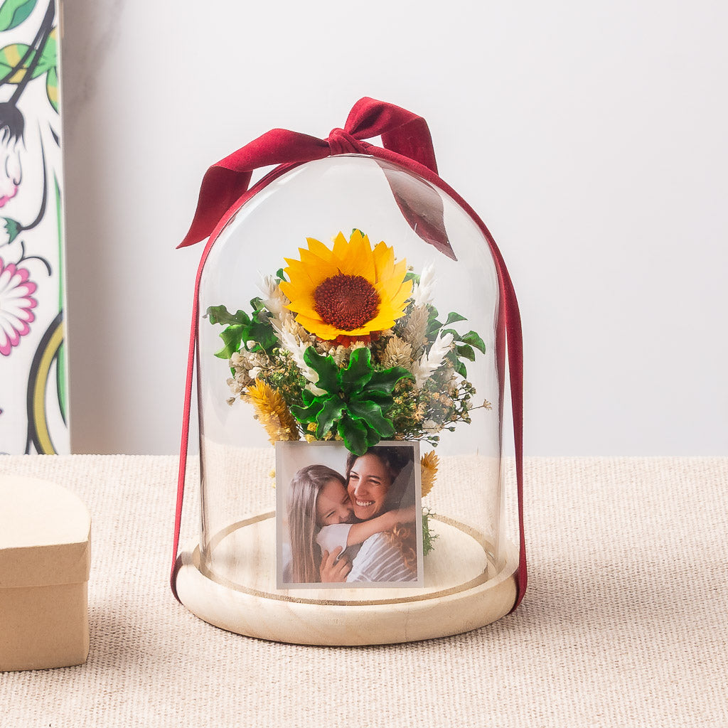 Cúpula con girasol preservado