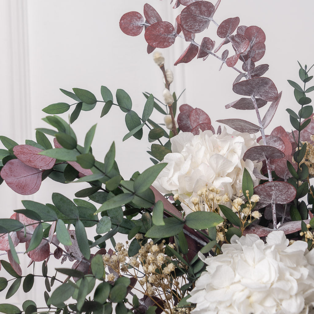 Ramo de eucaliptus, paniculatas y hortensias preservadas