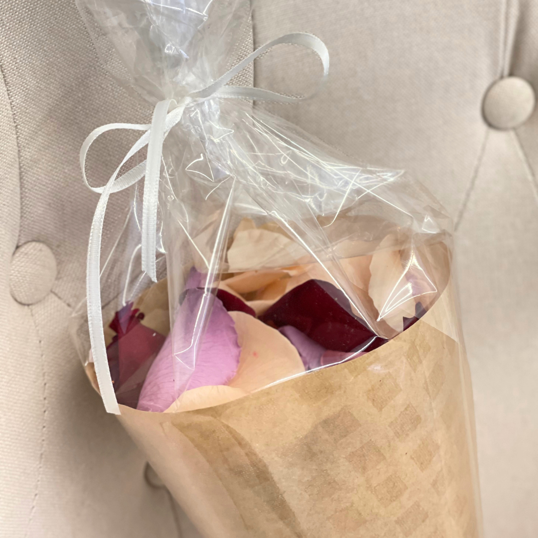 conos de pétalos de rosa preservada