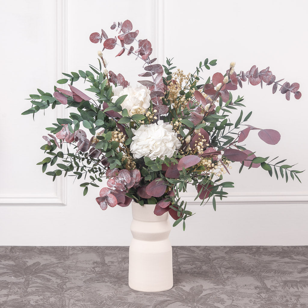 Ramo de eucaliptus, paniculatas y hortensias preservadas