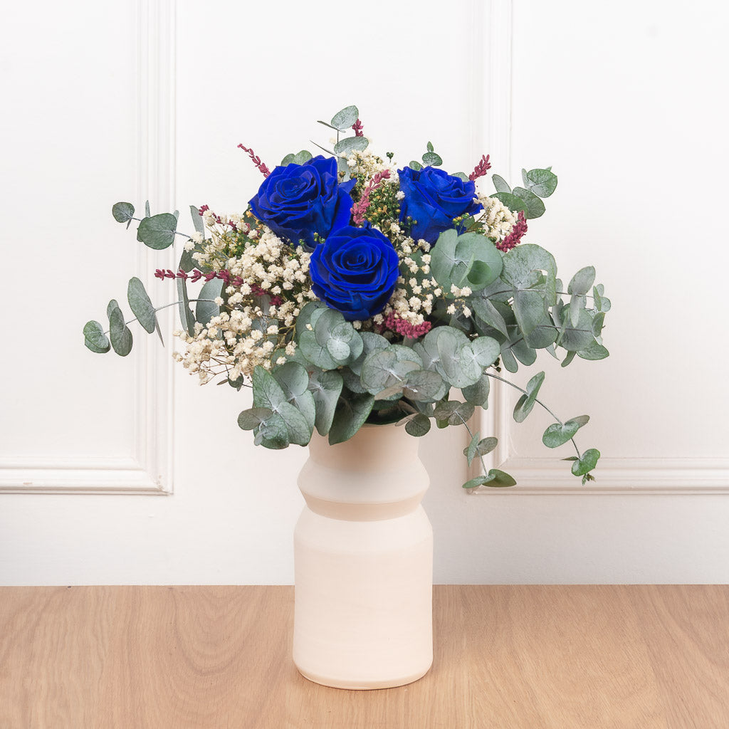 ramo de flores preservadas con rosas eternas y preservadas