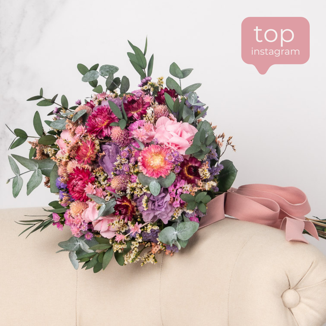 ramo de horensias y flores rosas y lilas preservadas