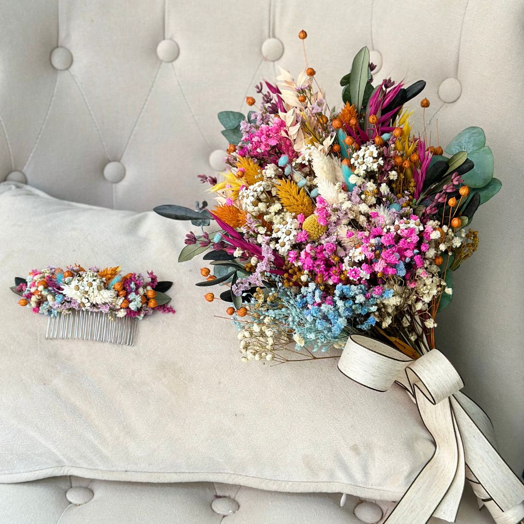 ramo de novia de flores preservadas de estilo silvestre y colorido