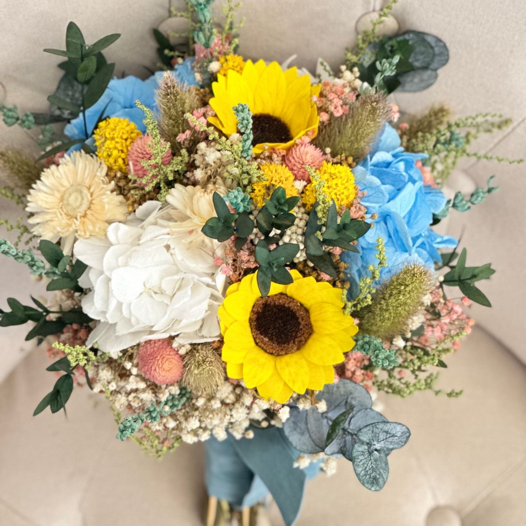 ramo con girasoles preservados