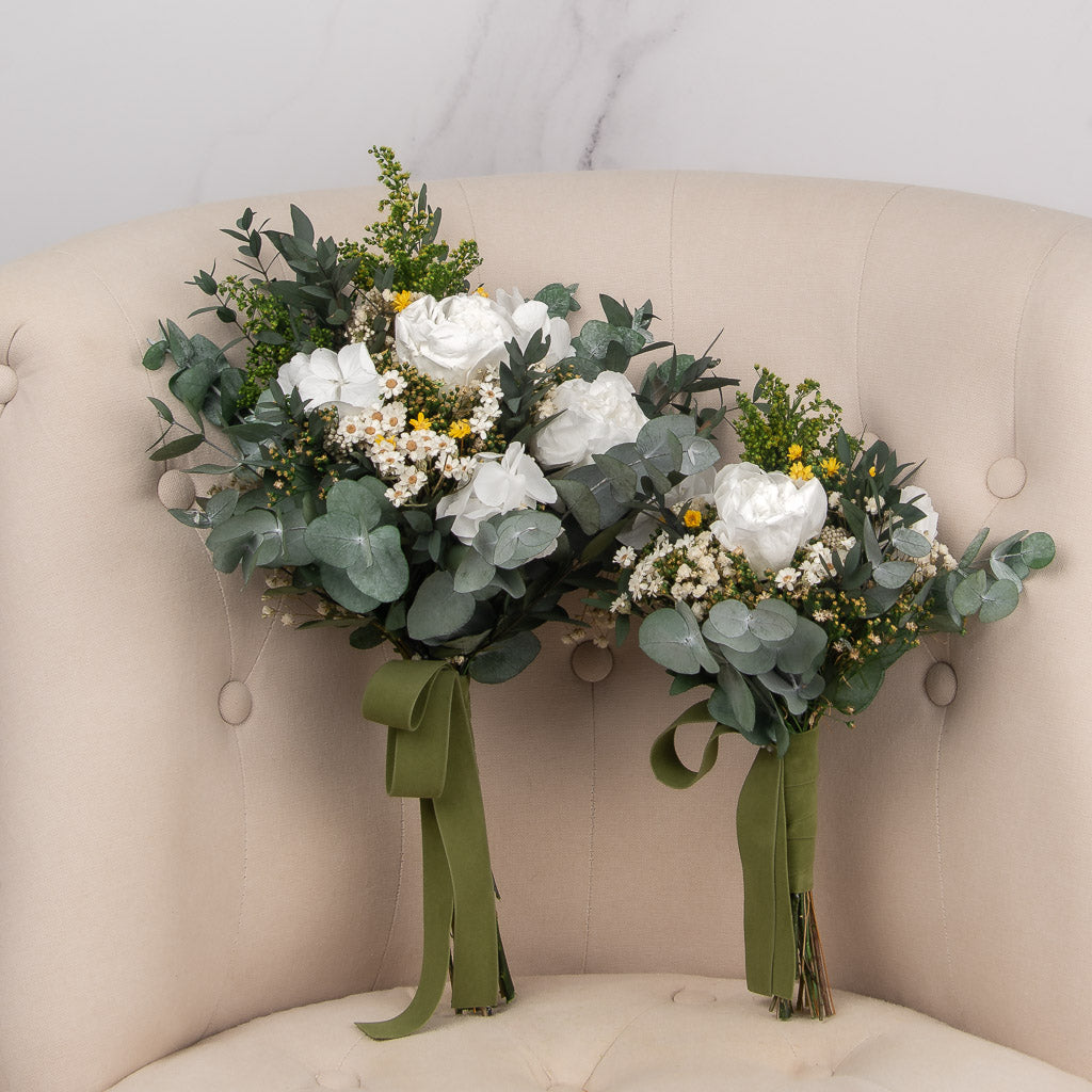 ramo y réplica de peonias silvestres