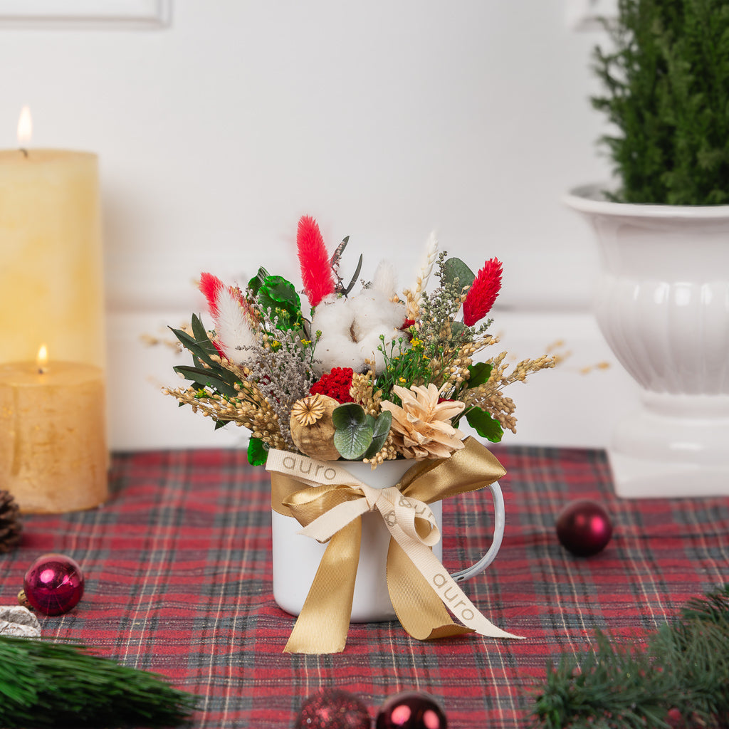 taza de navidad de flores preservadas
