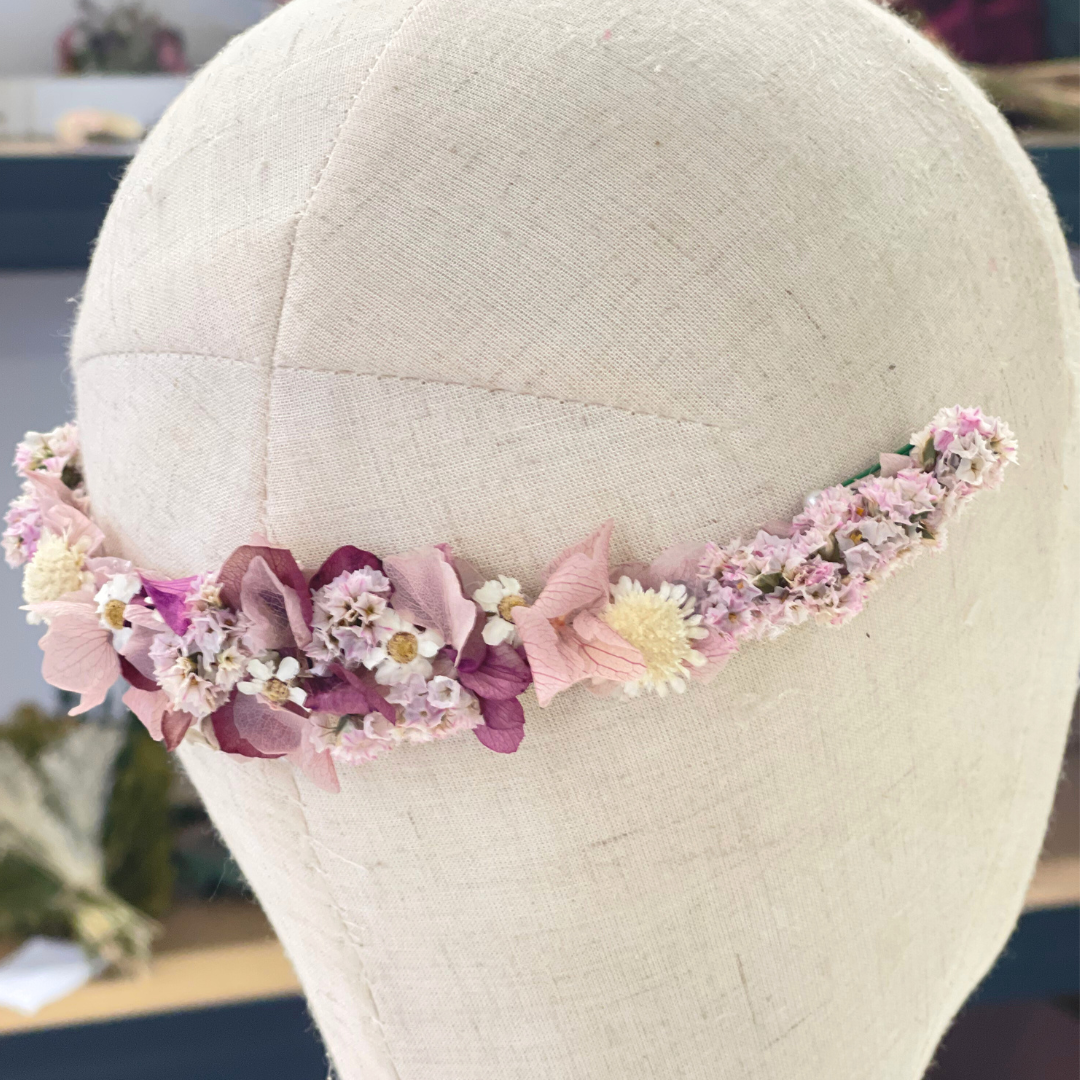 tocado de flores preservadas de colocación trasera