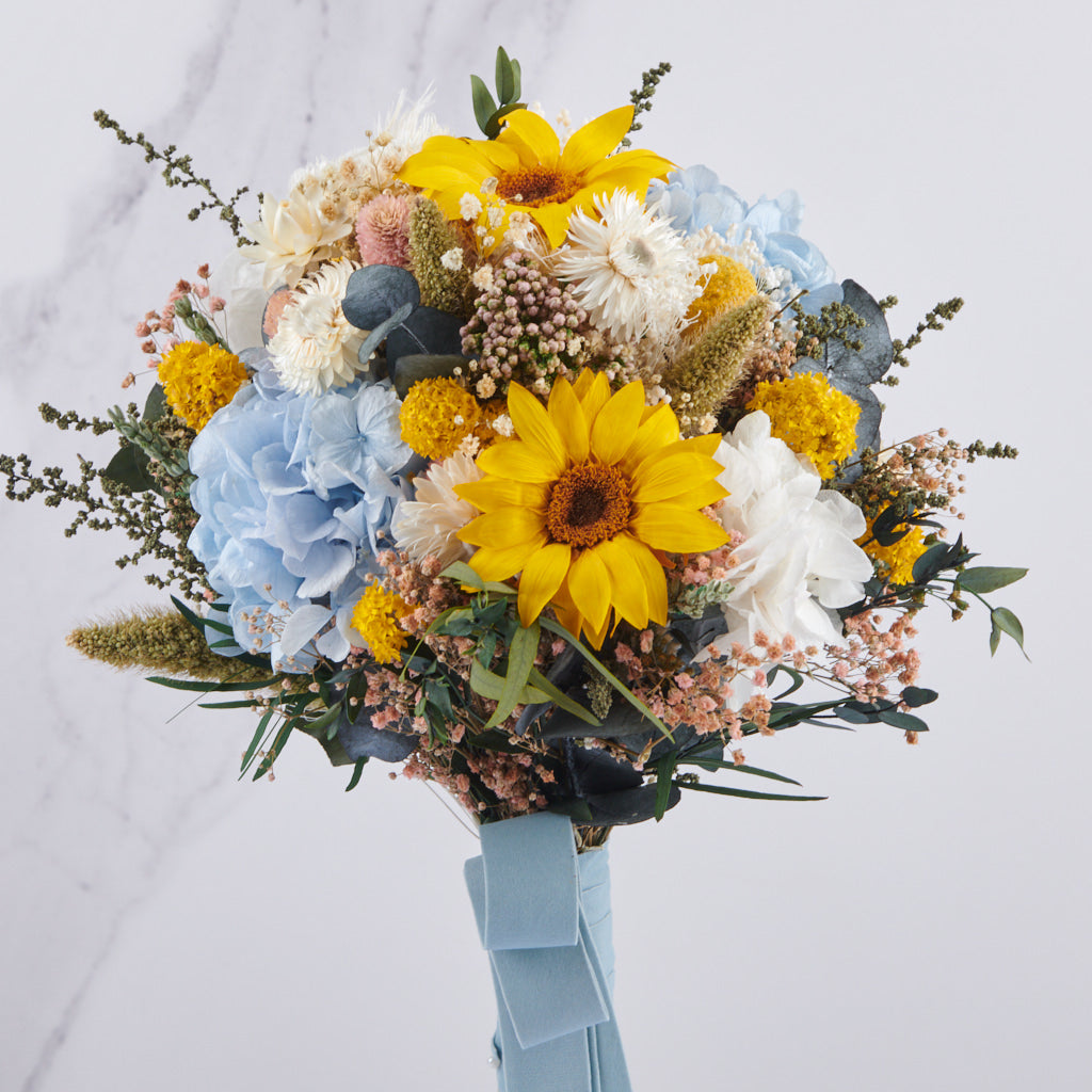 ramo de novia con girasoles preservados, hortensia y eucaliptus