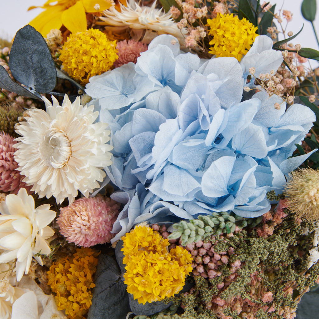 ramo de novia con hortensia azul preservada