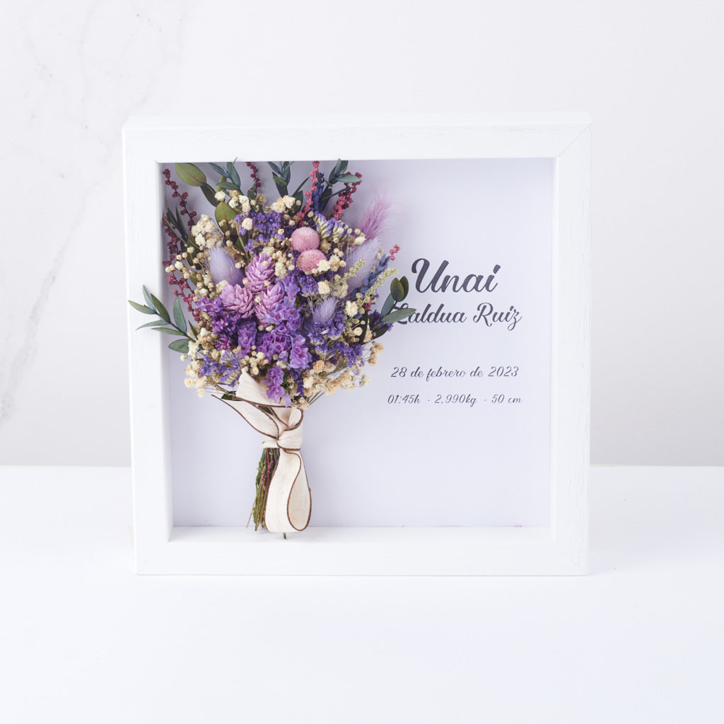 cuadro personalizado con flores preservadas lilas