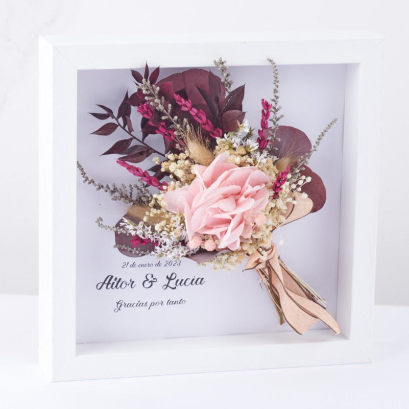 cuadro con flores preservadas pink atelllier