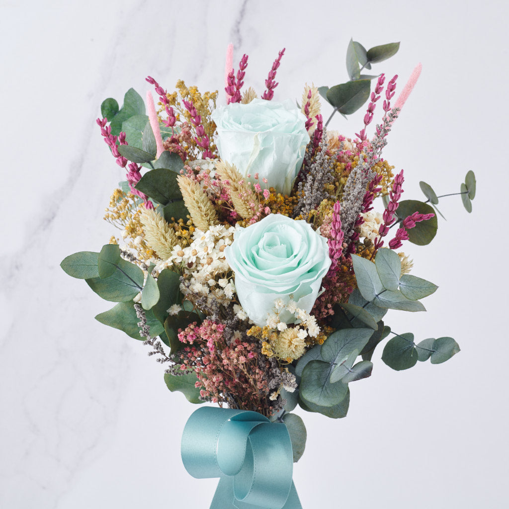 ramo de novia de flores preservadas con rosas mint preservadas