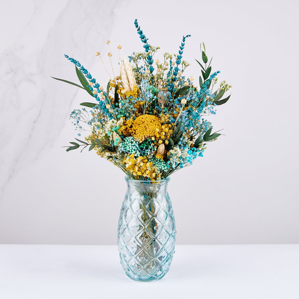 ramo tropical con flores preservadas azules y amarillas