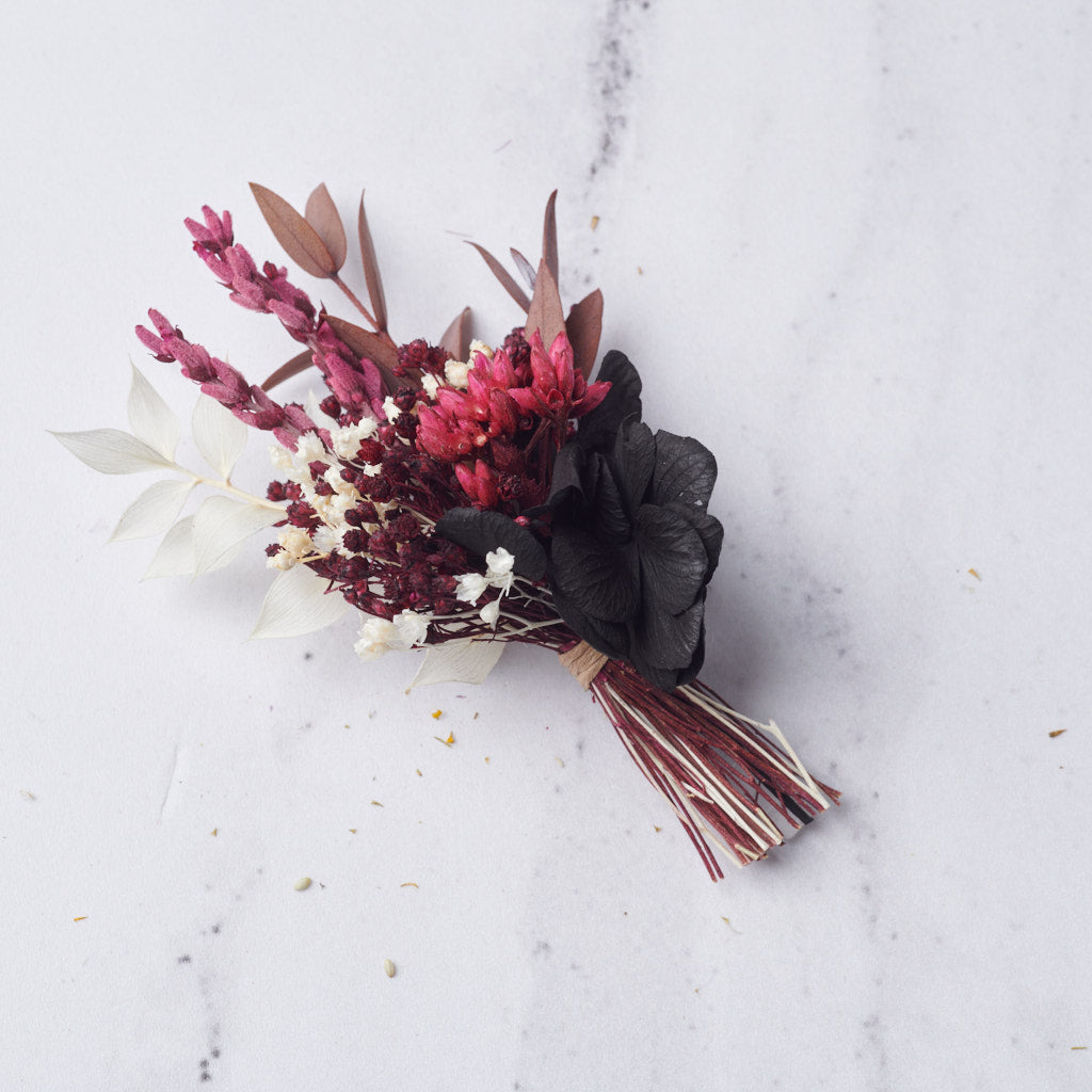 prendido de flores preservadas black velvet
