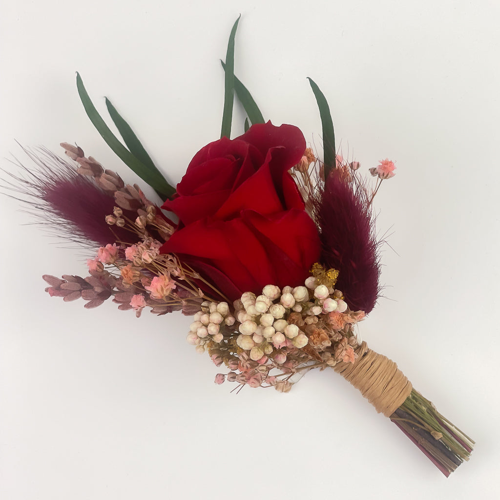 prendido de rosas preservadas