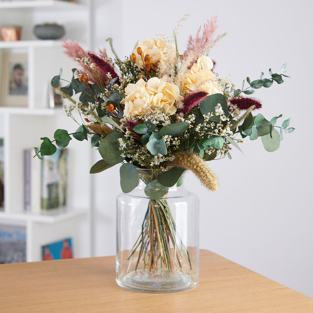 ramo de hortensia y eucaliptus preservados