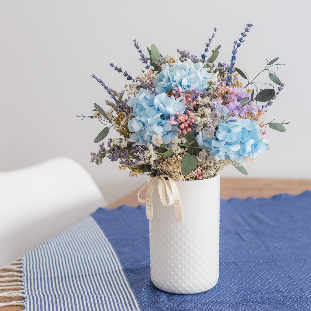 hermoso ramo de flores azules