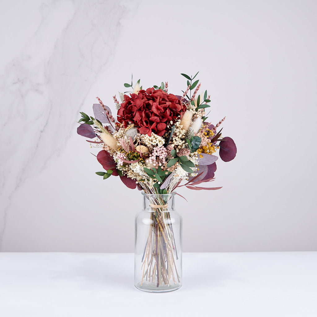 ramo preservado con hortensia y eucaliptus con jarrón transparente