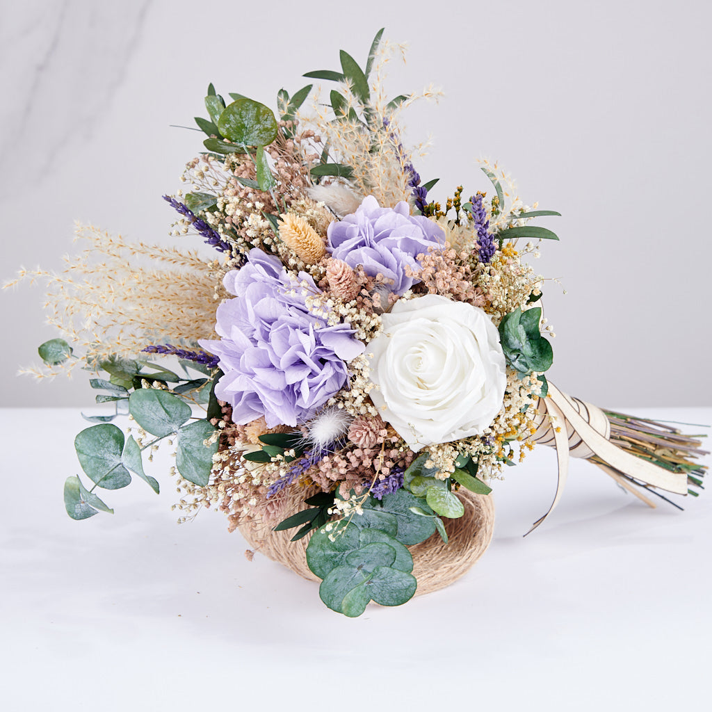 ramo de novia Mandala con rosa blanca y hortensia lila