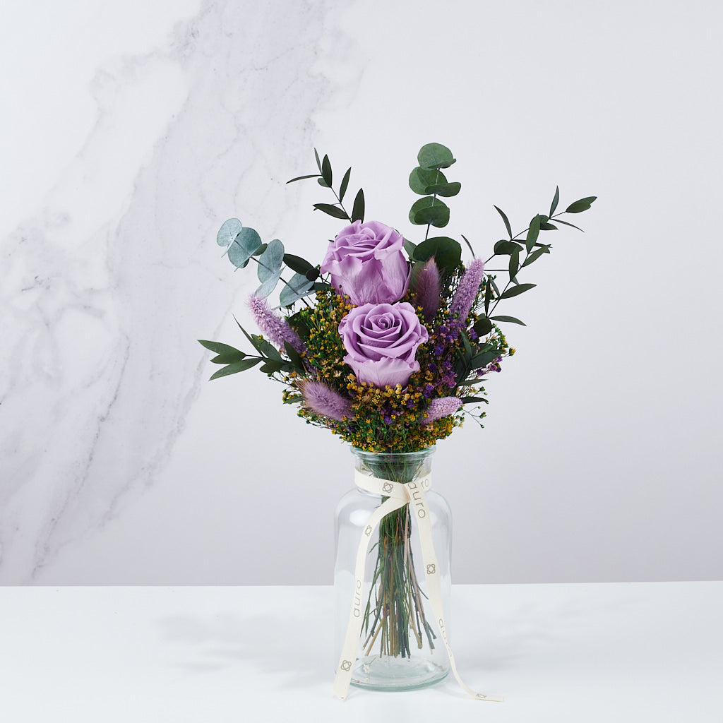 ramo de rosas eternas con eucaliptus preservado
