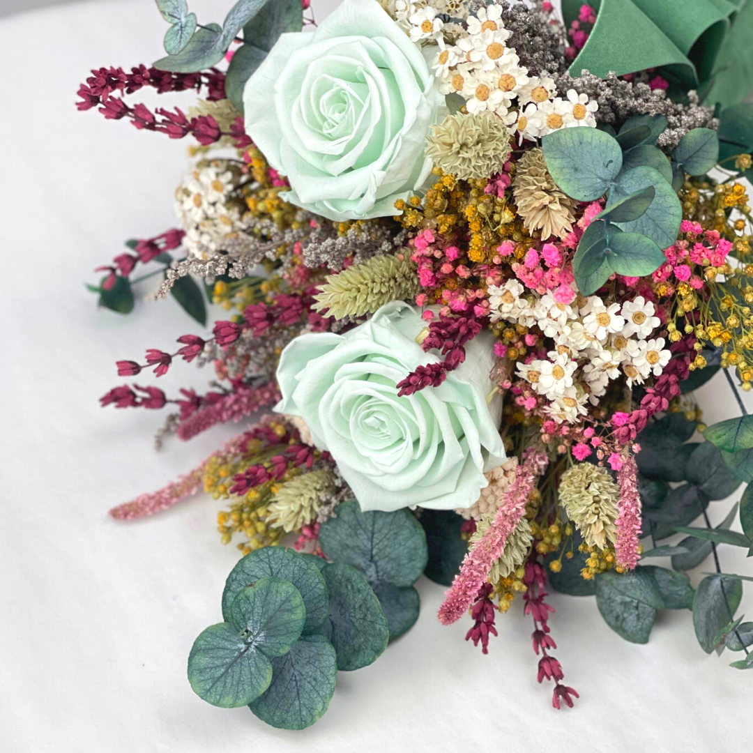 ramo preservado de rosas eternas en color mint