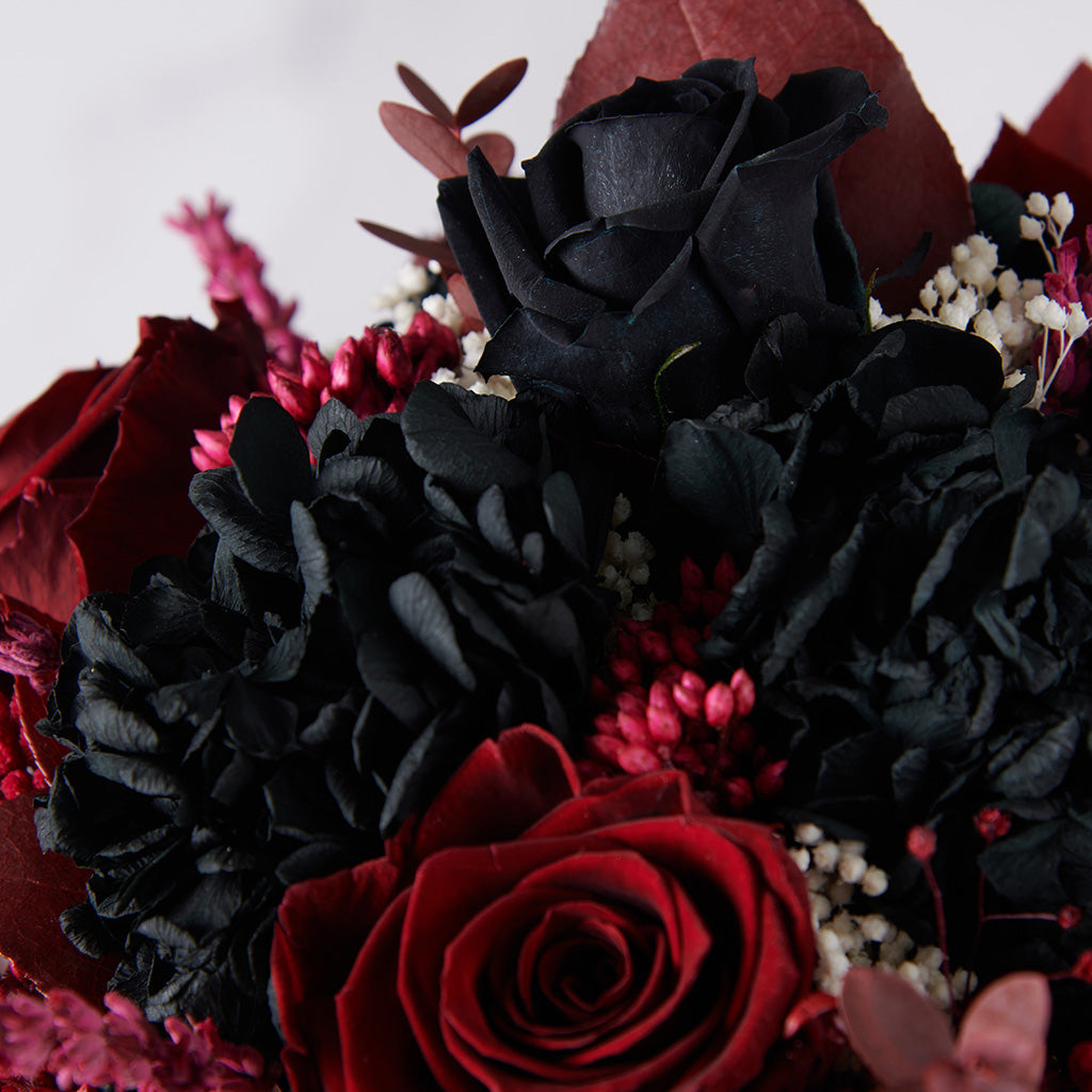 ramo con hortensia negra preservada