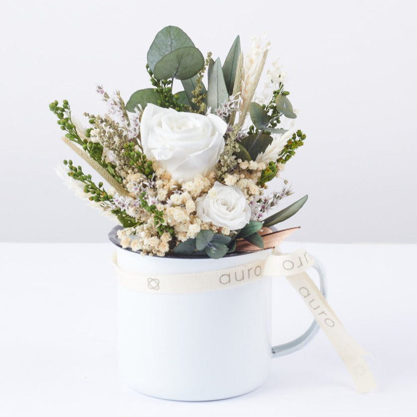 taza de flores preservadas rosas zahara