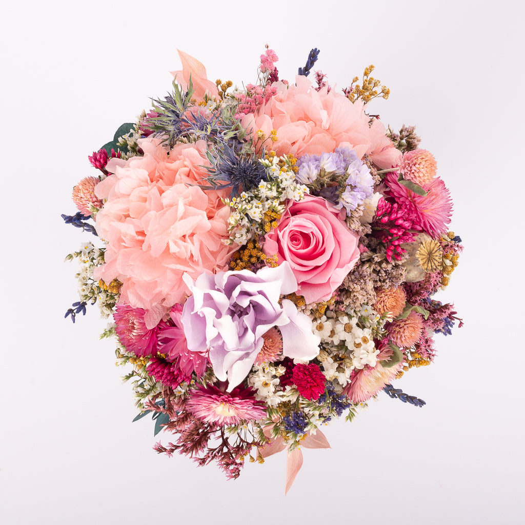 vista de Boquet Aline de flores preservadas