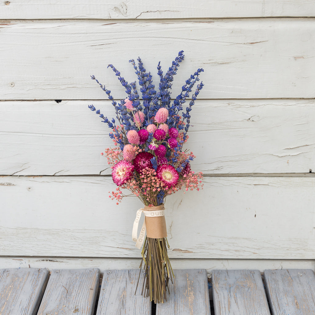 ramillete de flores preservadas con lavanda