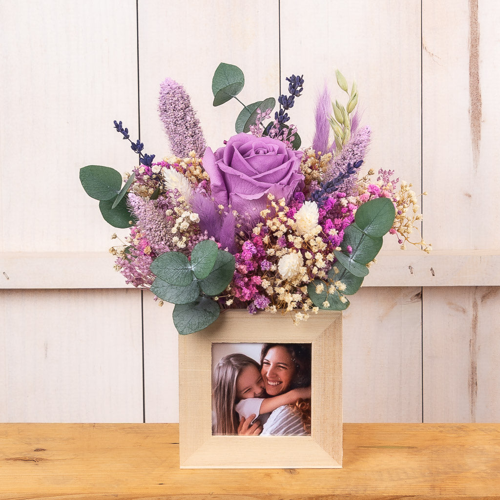 centro personalizado con rosa eterna lila