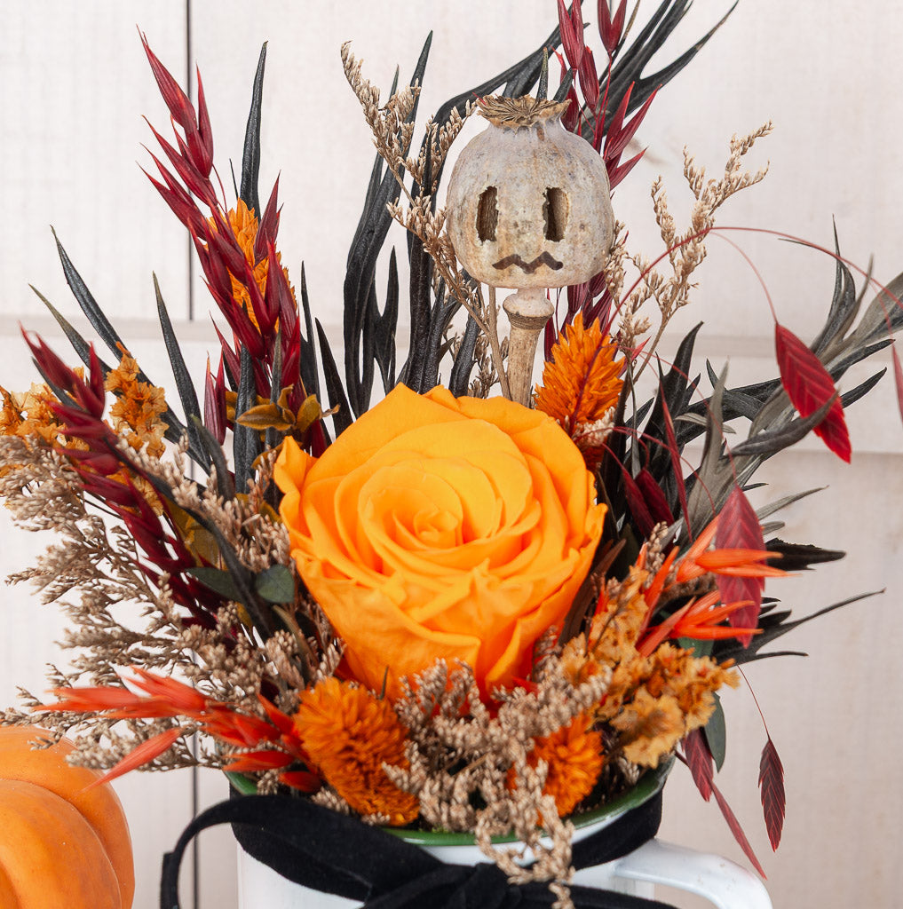 Taza con rosa de Halloween