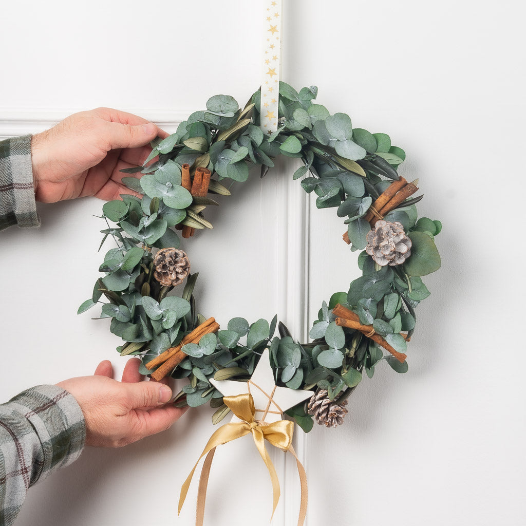 corona de navidad de eucaliptos preservados