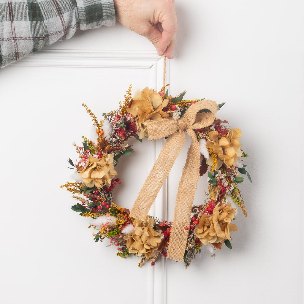 corona de navidad con hortensia