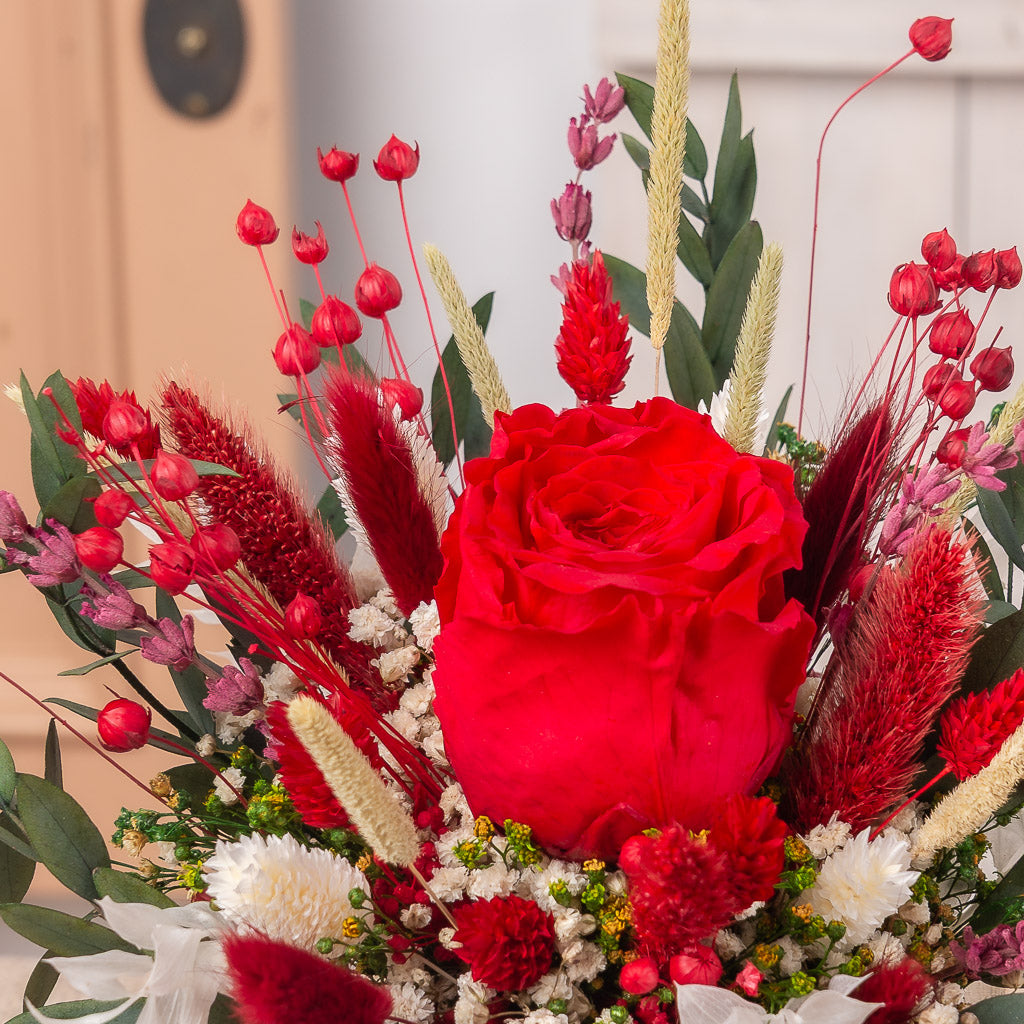 regalo de centro con rosa eterna y foto