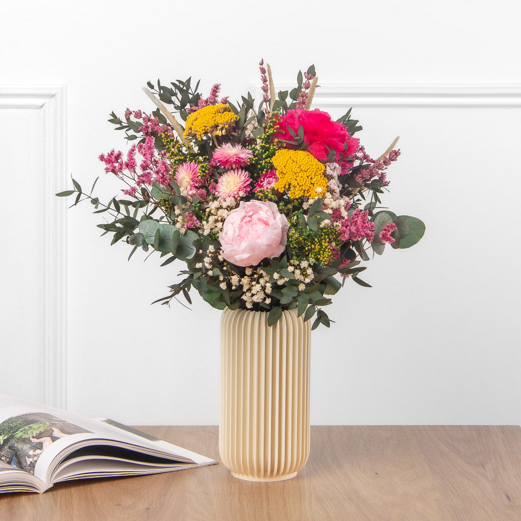 ramo ideal decoración o para novia con peonia y flores rosas preservadas