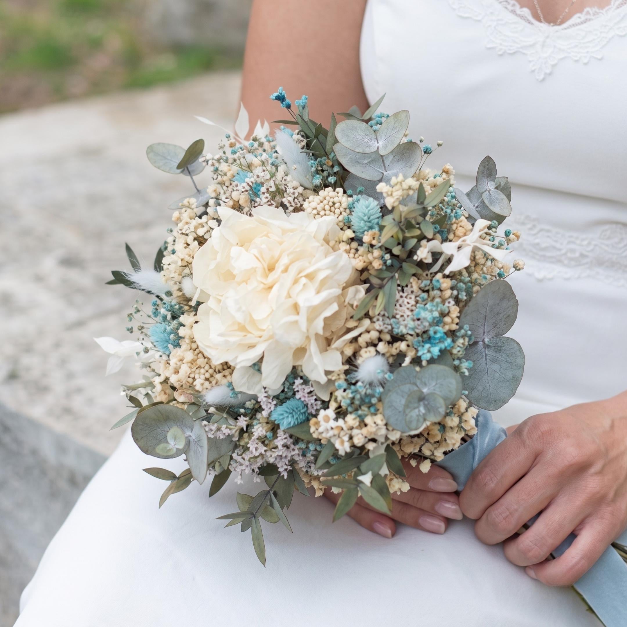 ramo de novia con hortensia y eucalipto preservado - volare