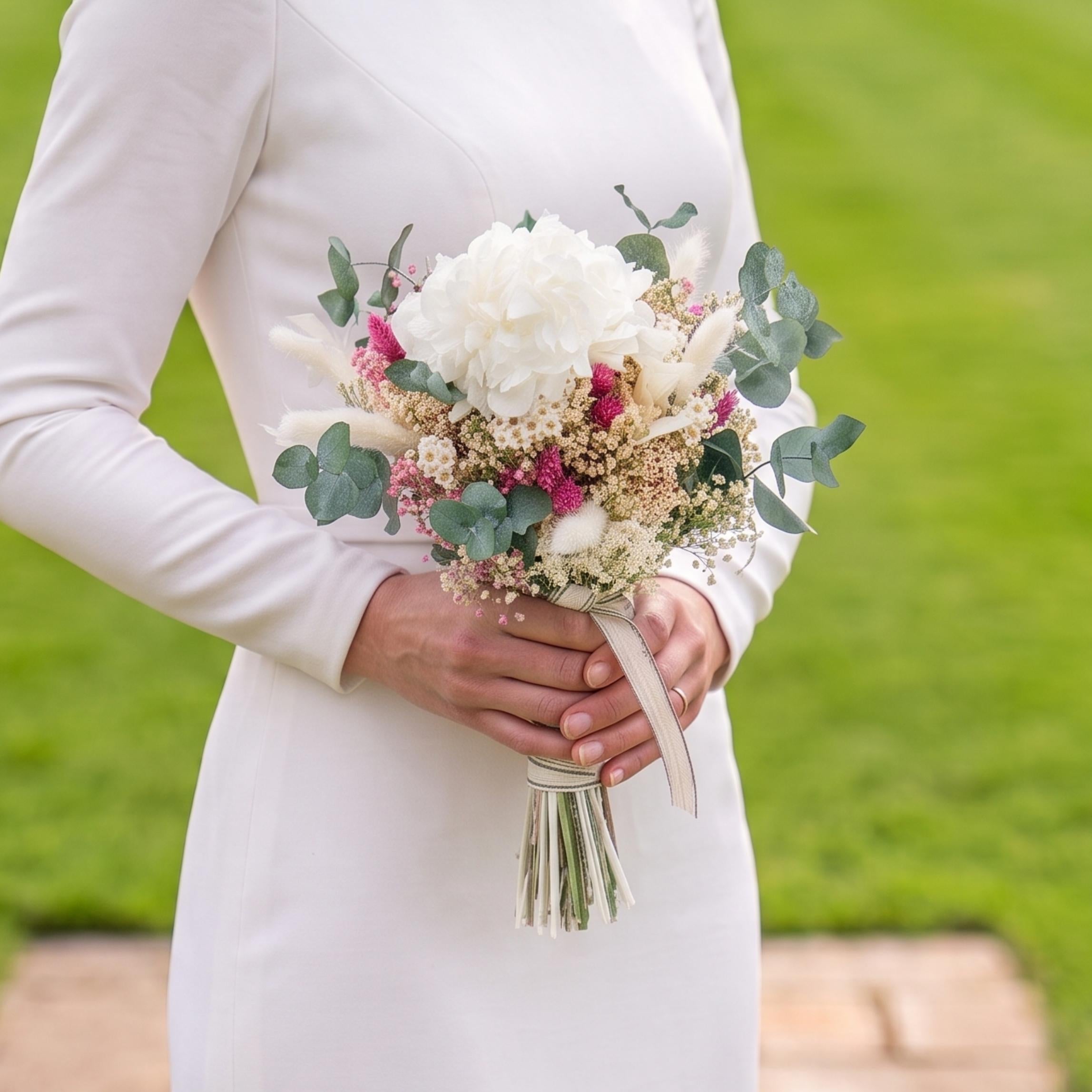 ramo de novia con hortensia preservada Le moulin