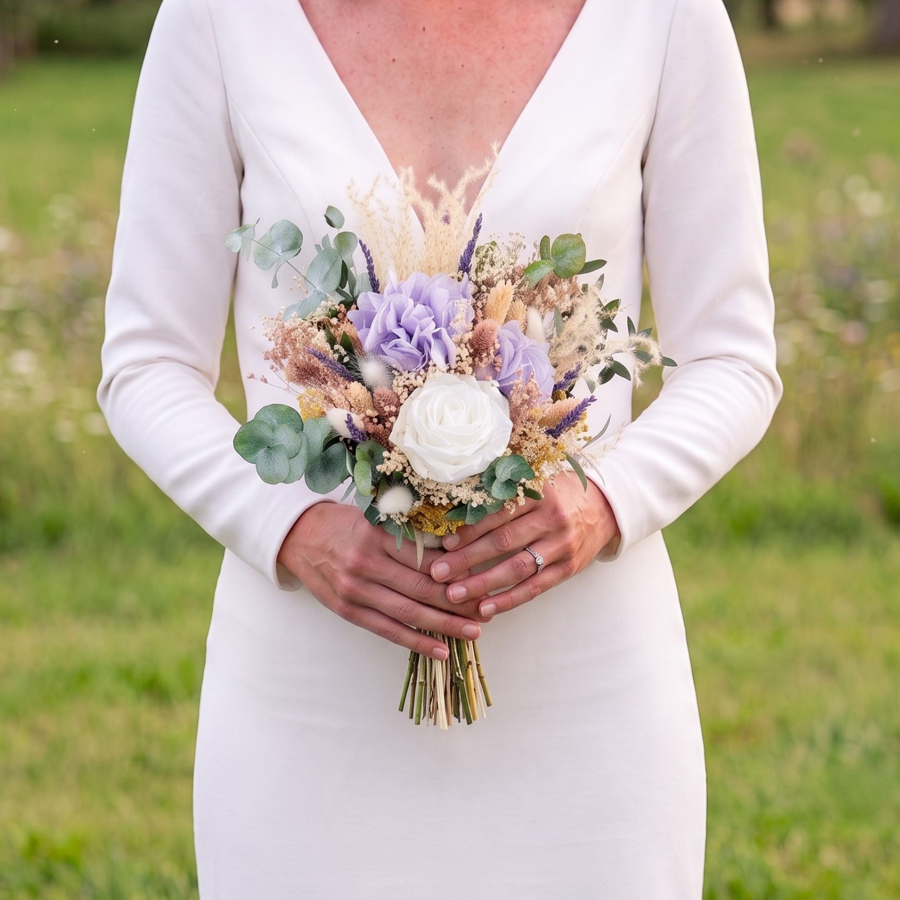 ramo de novia de hortensia y rosa preservadas con pampas Mandala